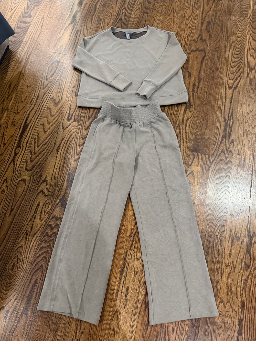 Sweaty Betty Taupe Women’s Lounge Set